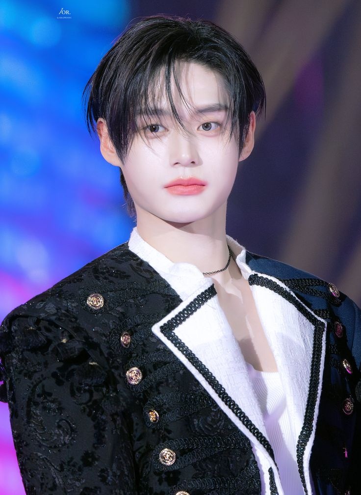 Recent activity shot of Kim Jiwoong (ZEROBASEONE)