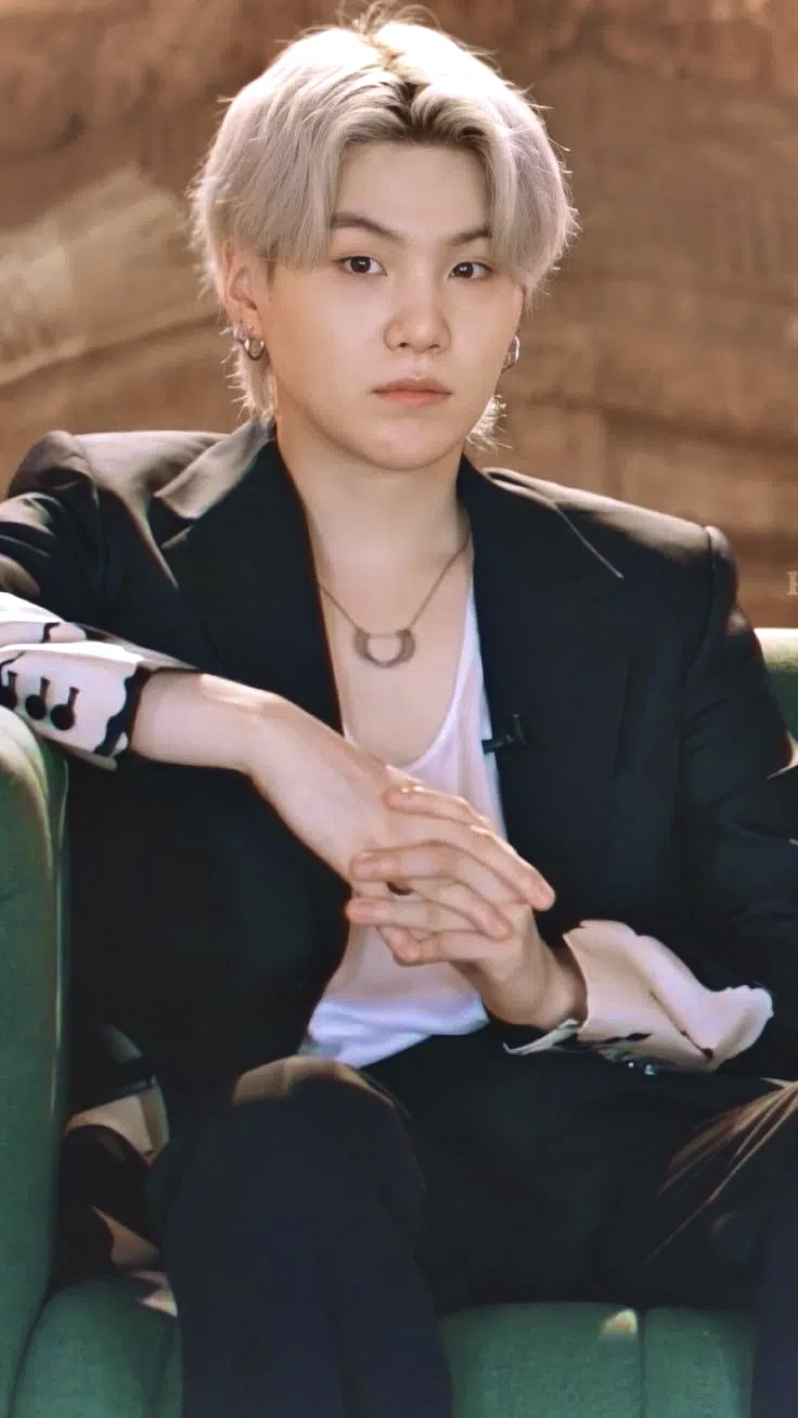 Foto aktivitas terbaru SUGA (BTS)