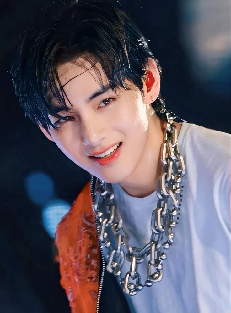 Behind-the-scenes cut of V (BTS)