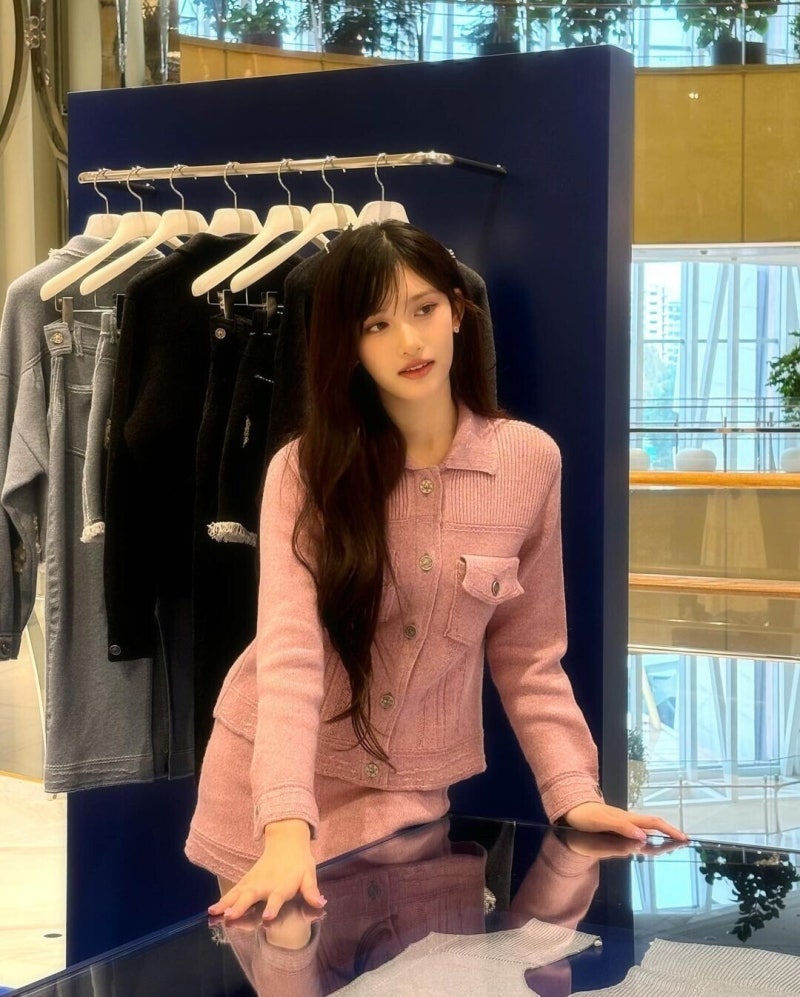 Recent activity shot of Leeseo (IVE)