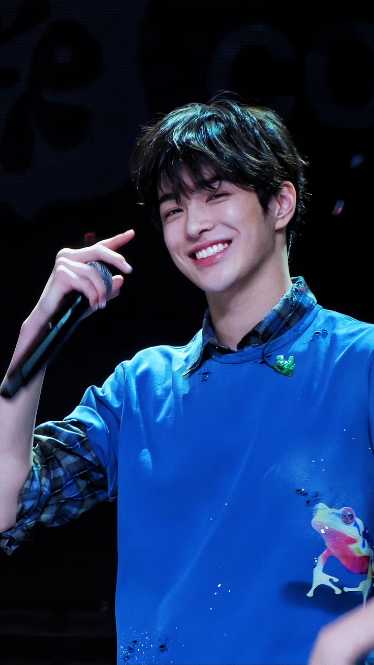 Today's most popular wallpaper in the CORTIS community