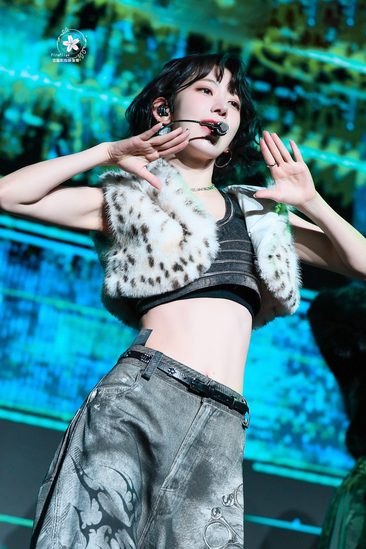 Behind-the-scenes cut of Sakura (LE SSERAFIM)