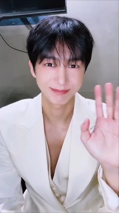 A moment captured by Hyungwon (MONSTA X)'s fan