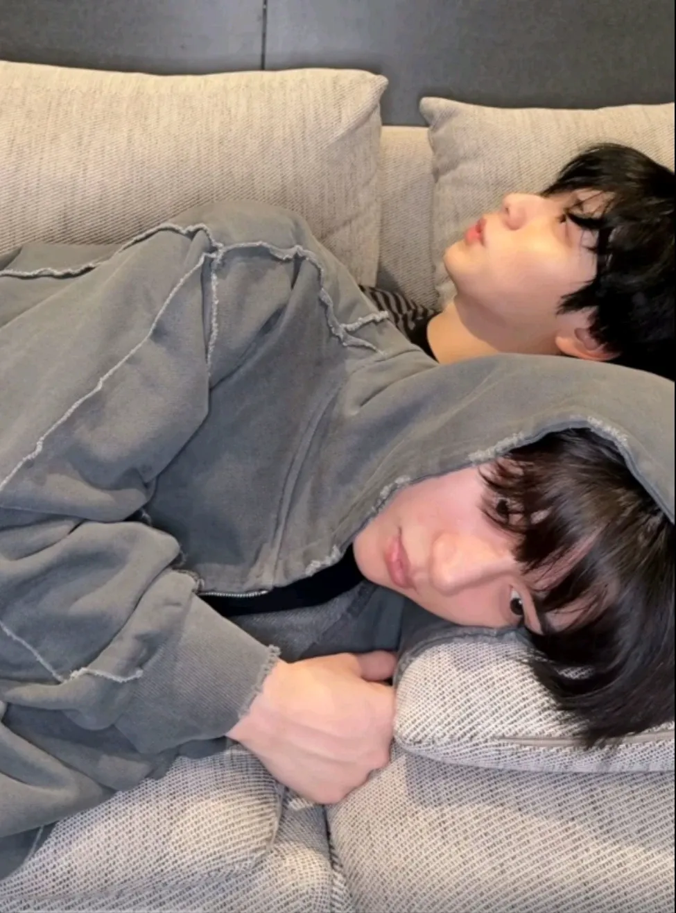 Foto aktivitas terbaru TOMORROW X TOGETHER