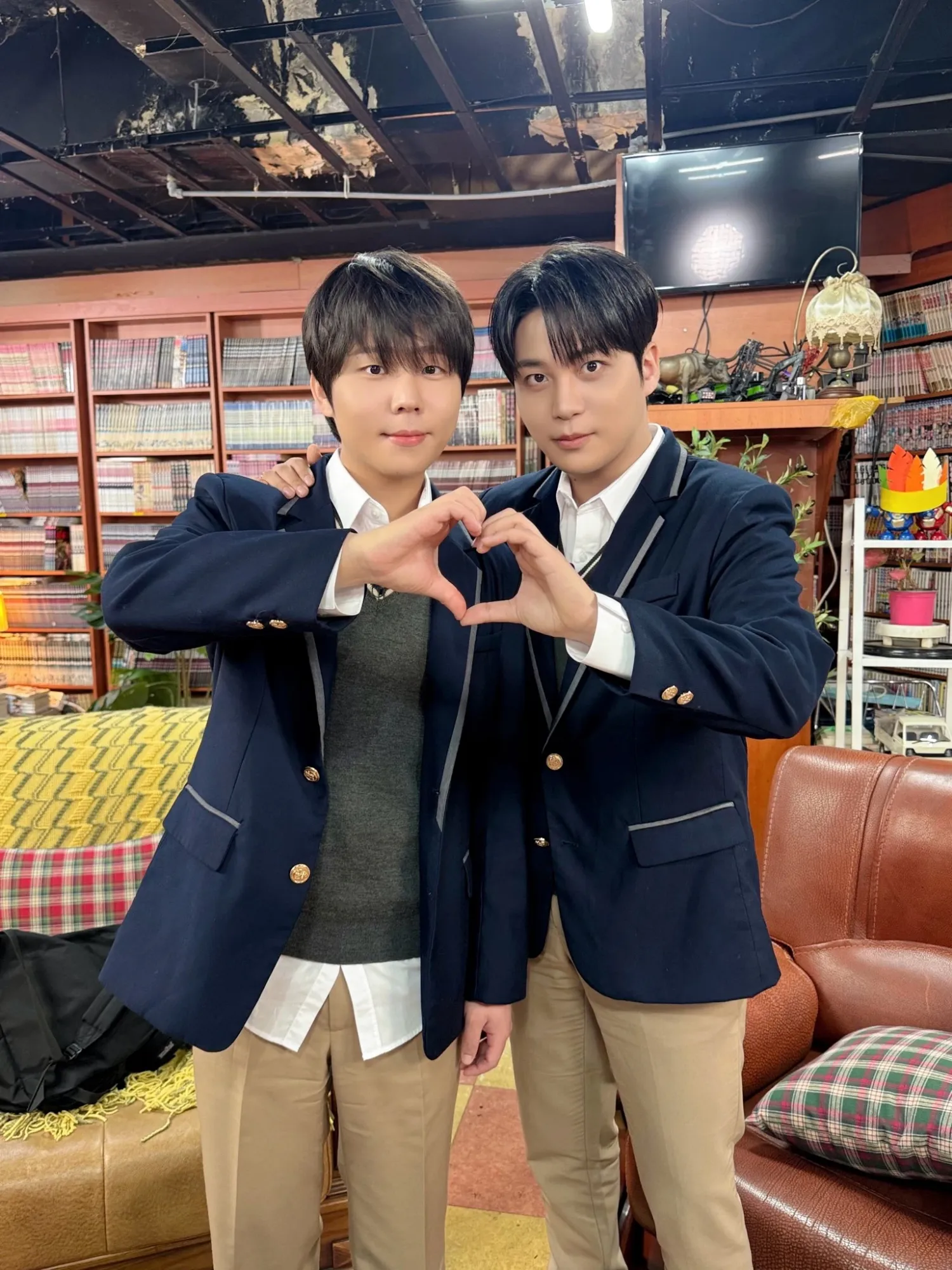 鍾浩 (ATEEZ)的最新照片