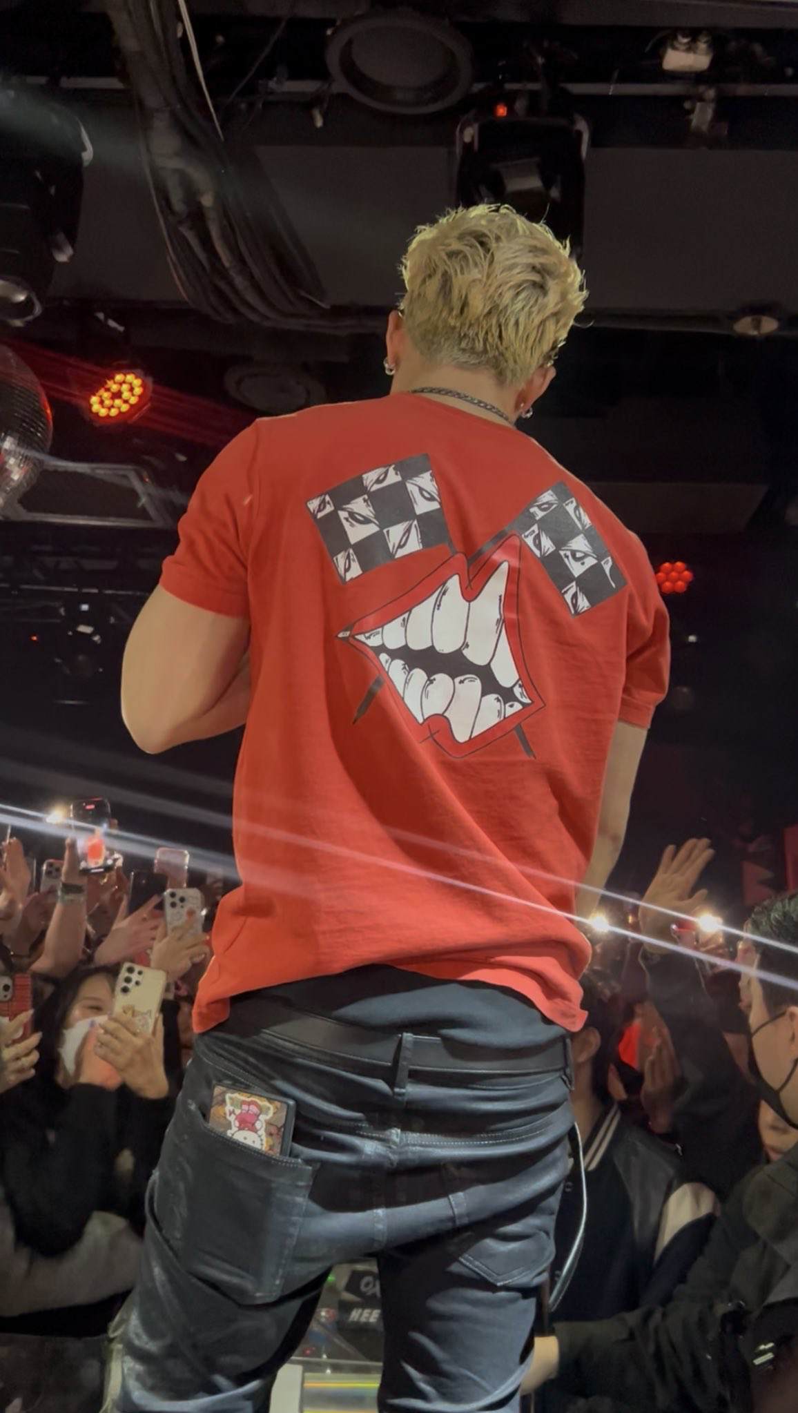 A moment captured by BOBBY (iKON)'s fan