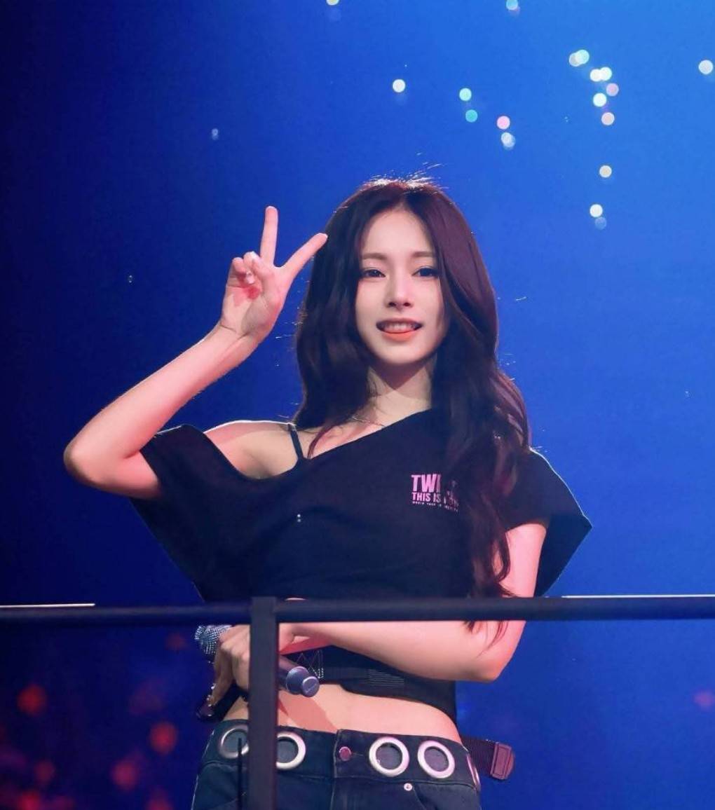 Momen yang diabadikan oleh penggemar Tzuyu (TWICE)