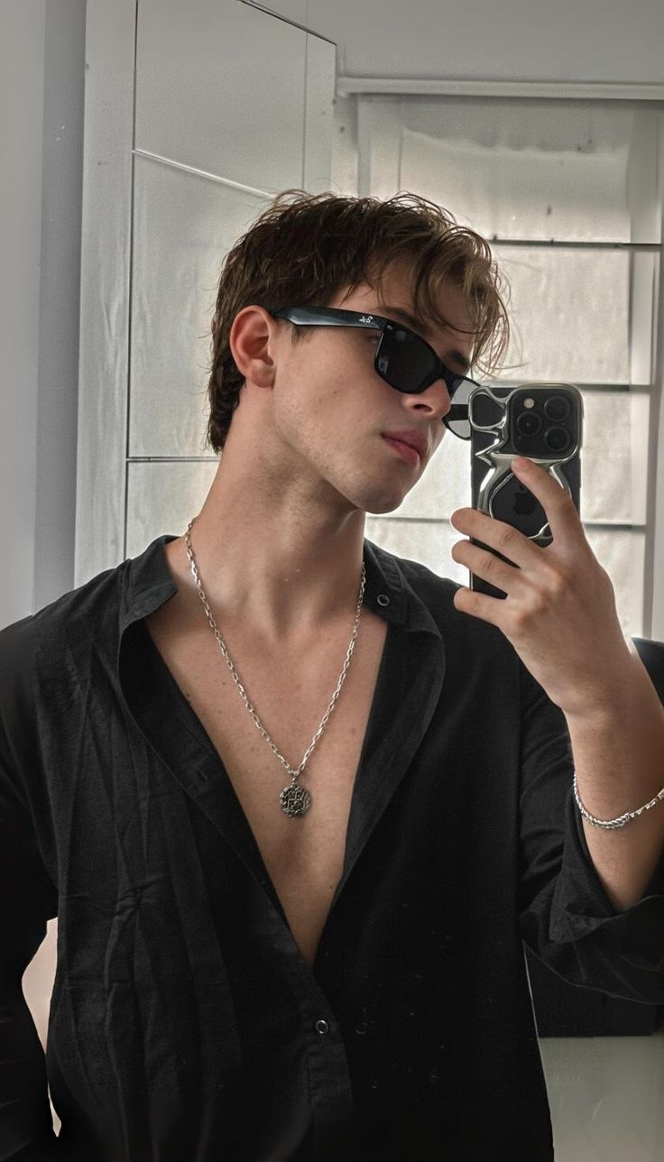 Fandom-recommended wallpaper image of Alejandro (SANTOS BRAVOS)