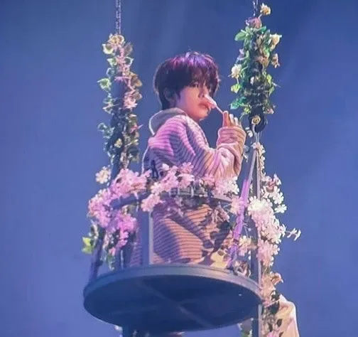 Behind-the-scenes cut of Han Yujin