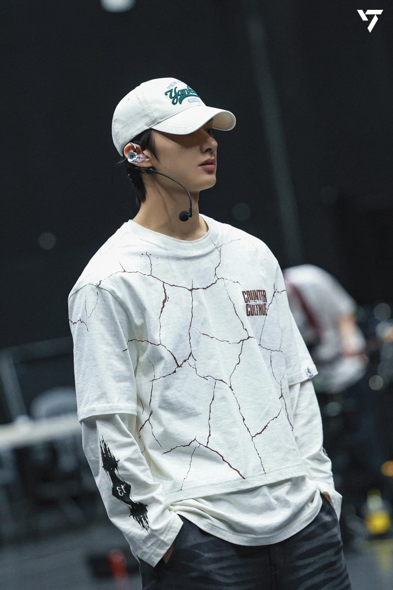 Behind-the-scenes cut of Jun (SEVENTEEN)