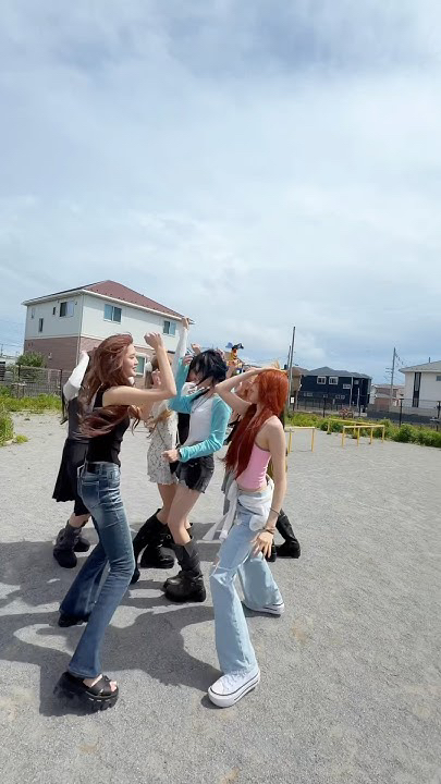 Behind-the-scenes cut of Hearts2Hearts