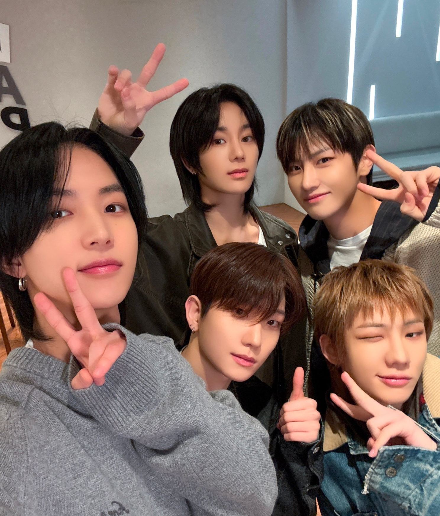 TNX의 비하인드 컷
