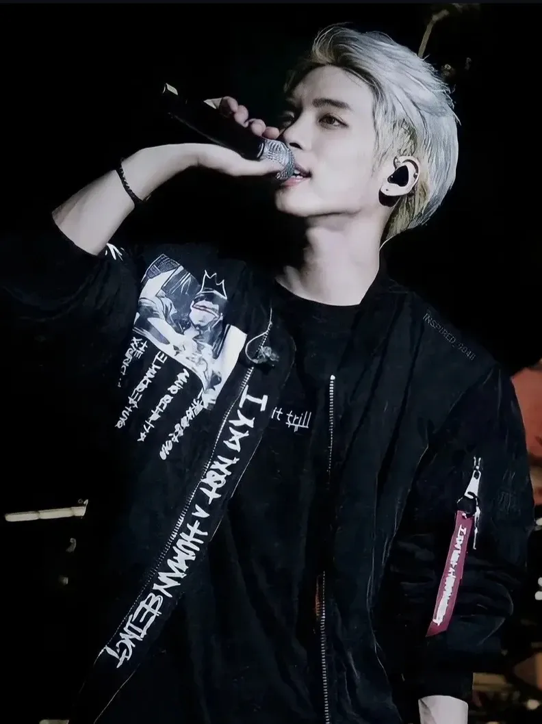 Behind-the-scenes cut of Jonghyun (SHINee)