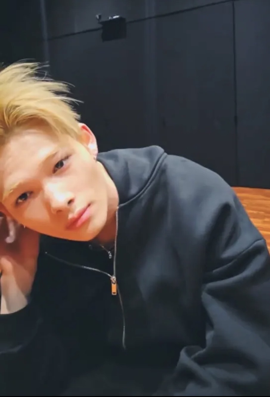 Foto terbaru NI-KI (ENHYPEN)