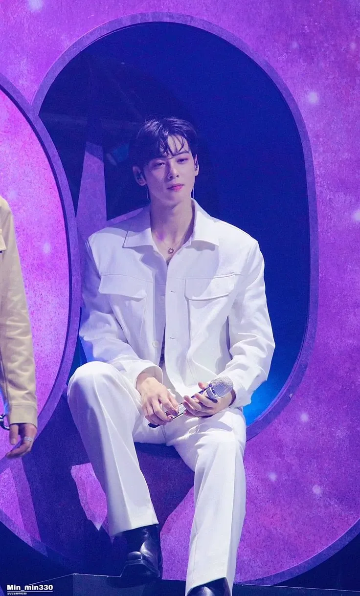 Behind-the-scenes cut of Eunwoo (ASTRO)