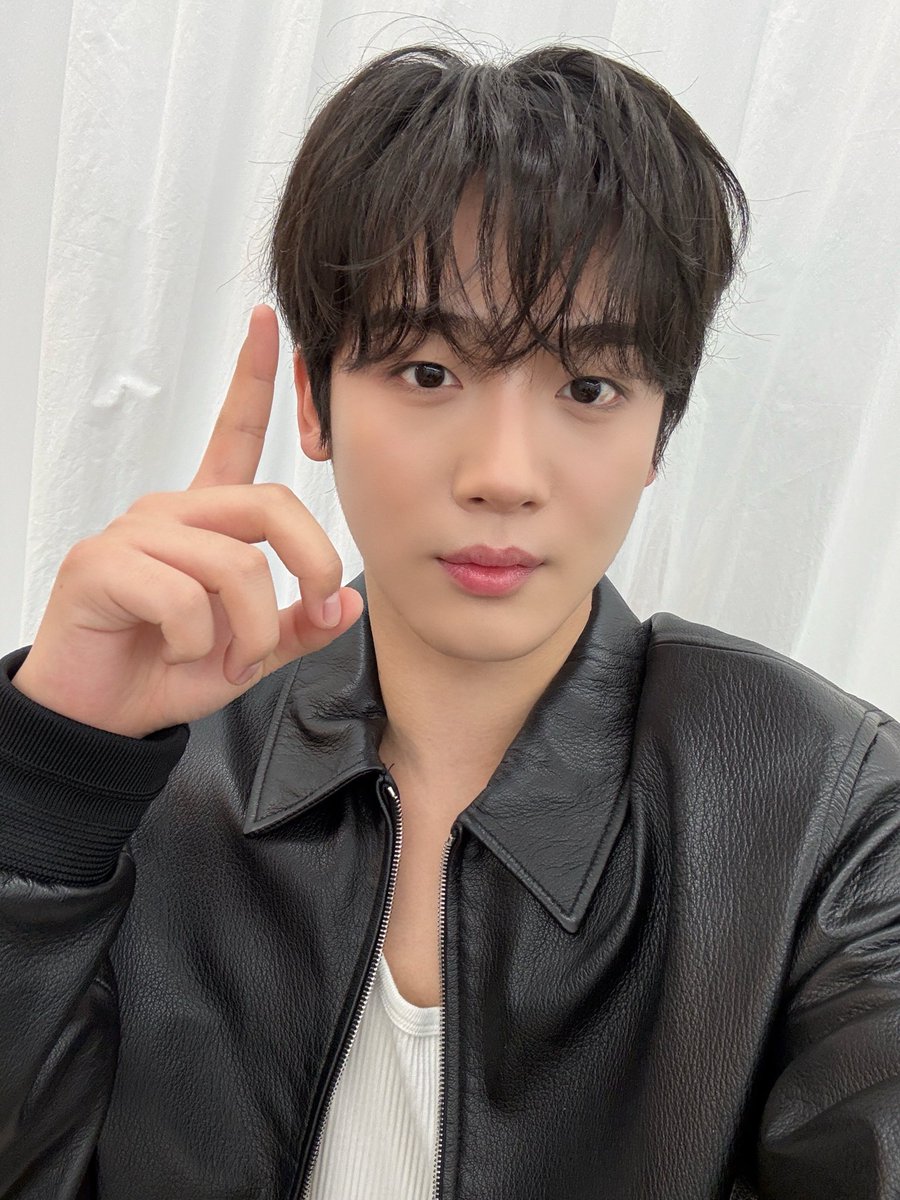 위아이의 최신 사진