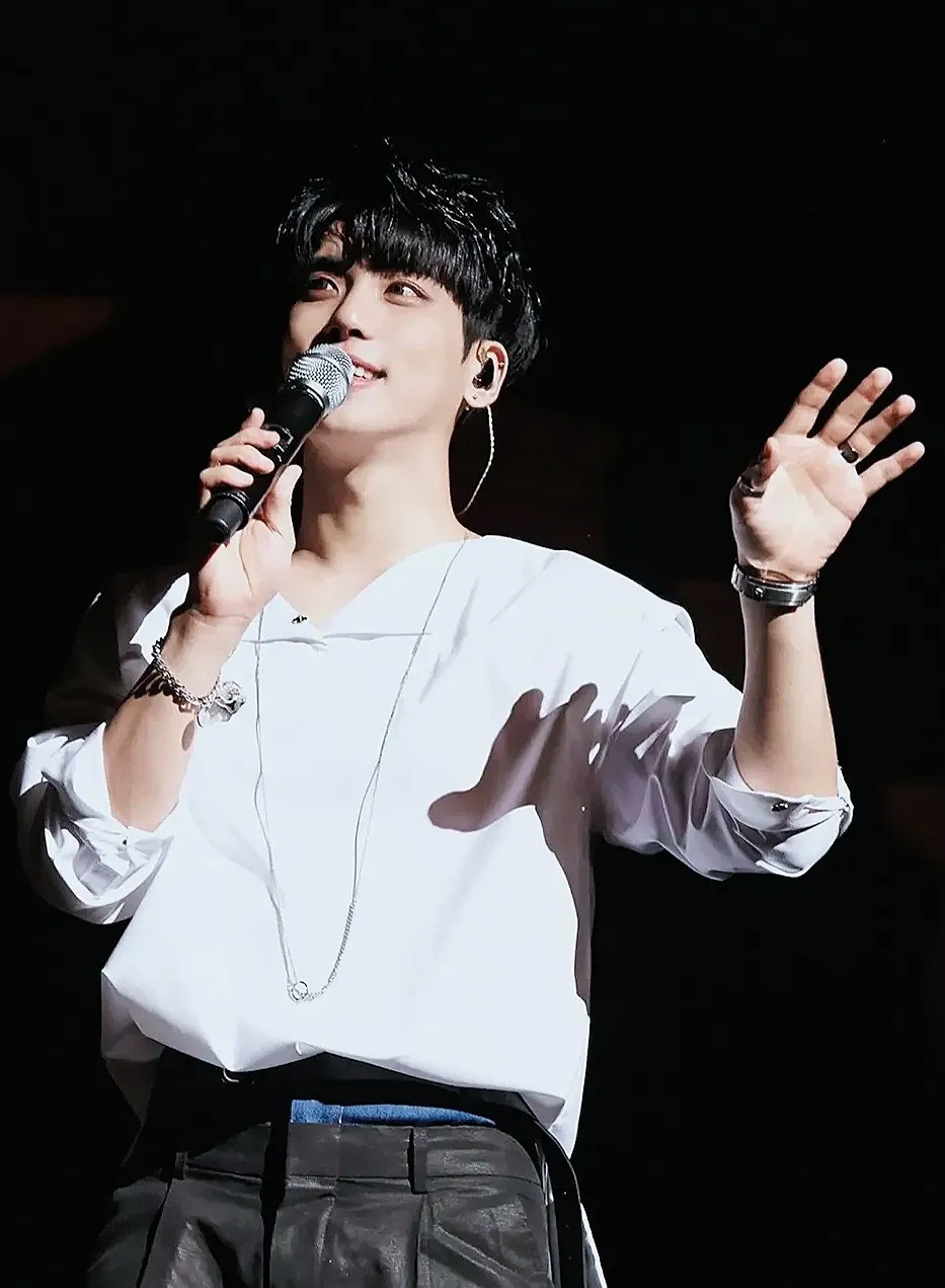 Behind-the-scenes cut of Jonghyun (SHINee)