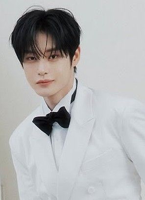 Latest photo of Kim Jiwoong (ZEROBASEONE)