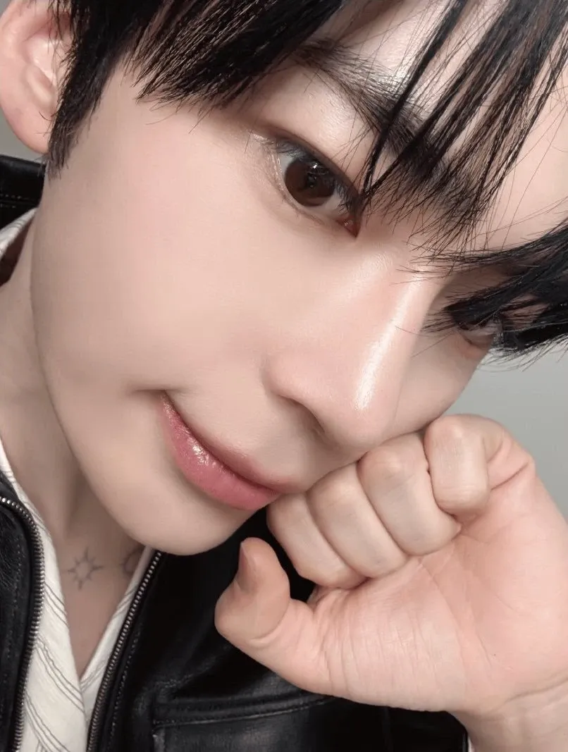 Latest photo of Sung Hanbin (ZEROBASEONE)