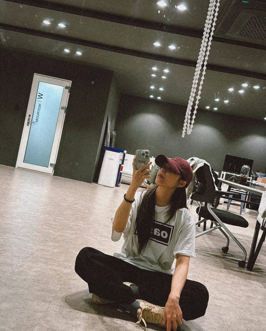 Behind-the-scenes cut of Jeong Eunji (Apink)