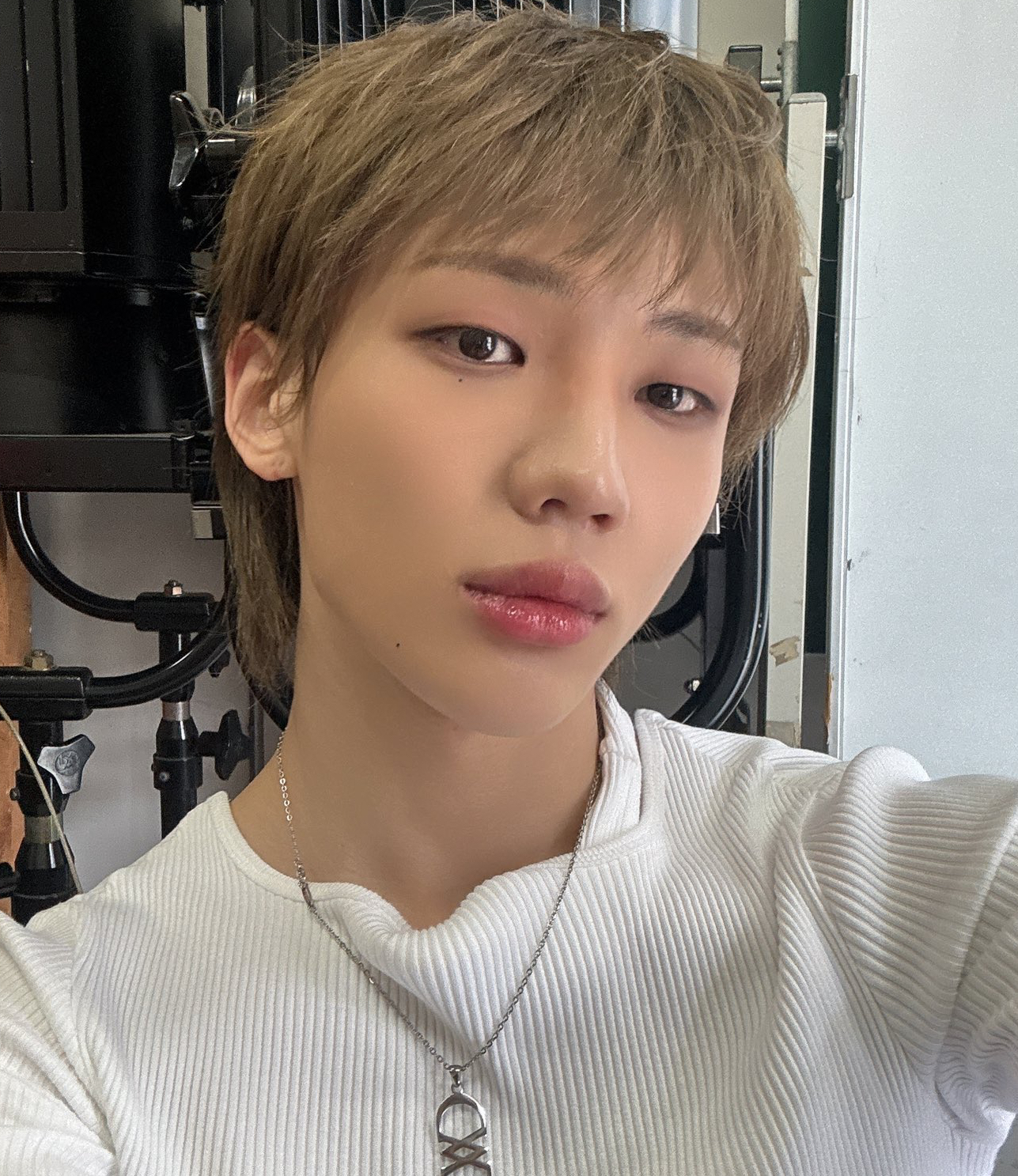 Behind-the-scenes cut of Junhyeok (TNX)