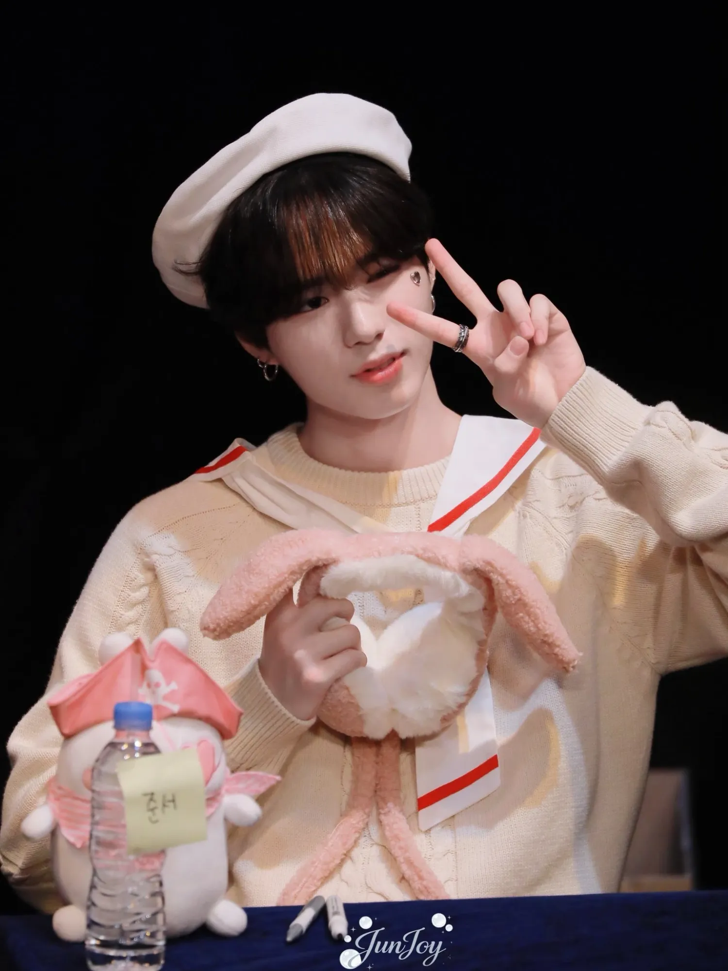 Behind-the-scenes cut of Kim Junseo (ALPHA DRIVE ONE)