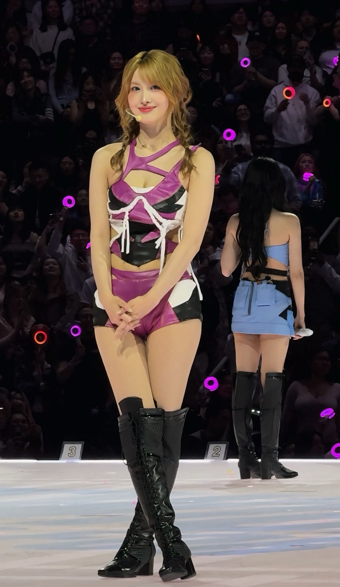 Potret di balik layar Momo (TWICE)