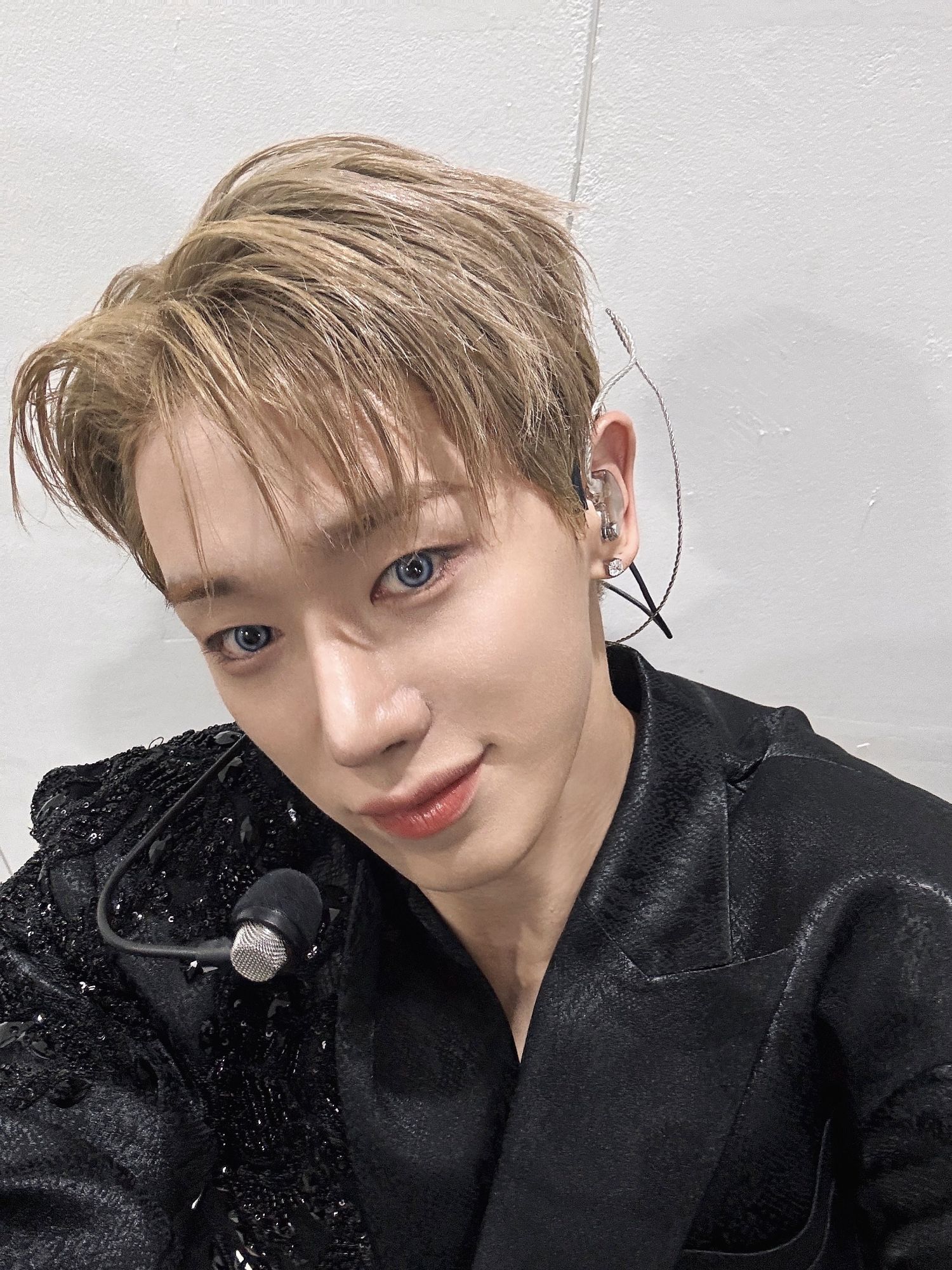 A moment captured by Wonho's fan