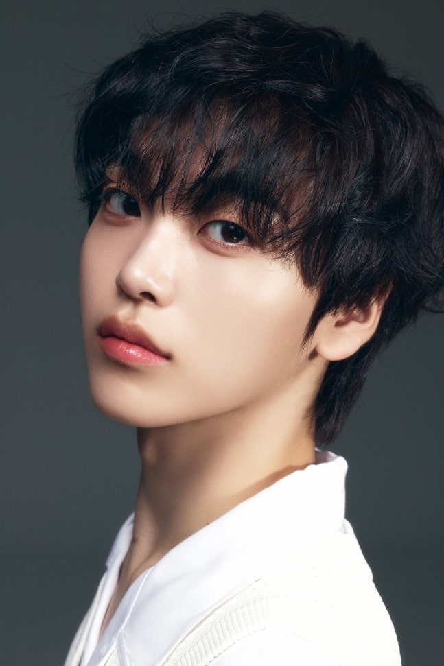 Latest photo of Hyeongjun (CRAVITY)