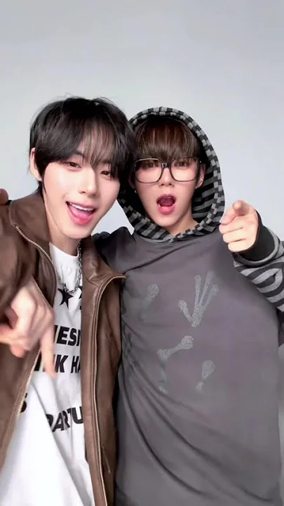 A moment captured by JL (AHOF)'s fan