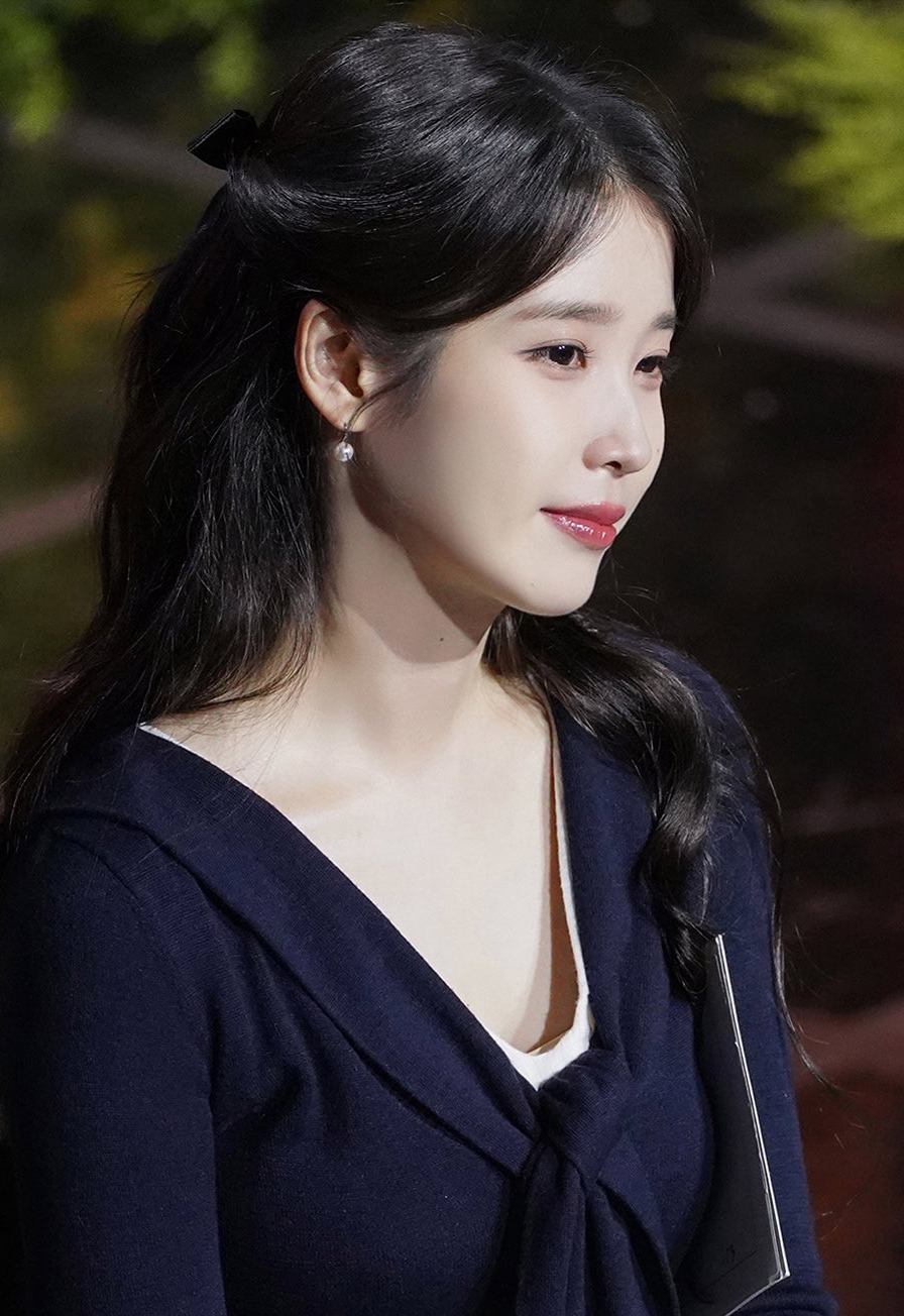 아이유 최근 활동샷