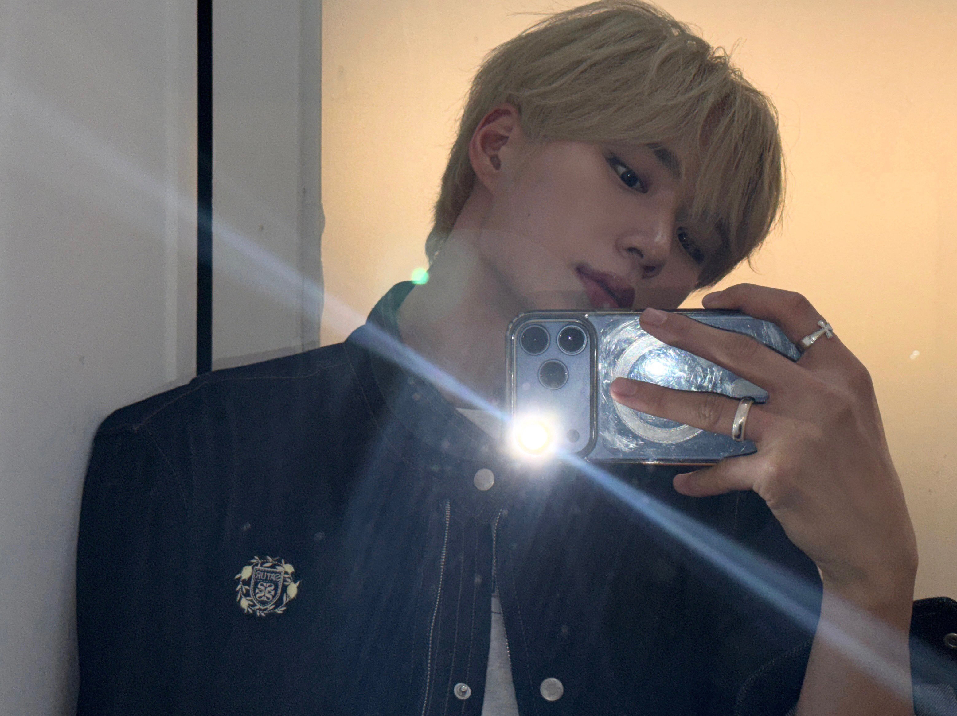 Behind-the-scenes cut of Kim Junseo (ALPHA DRIVE ONE)