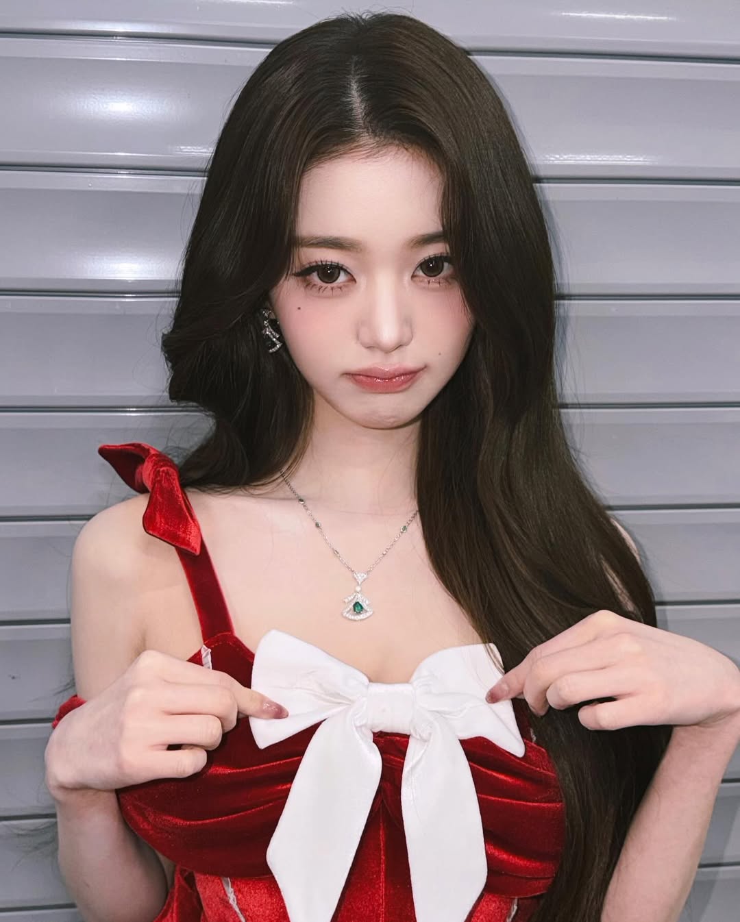 Behind-the-scenes cut of Jang Wonyoung (IVE)