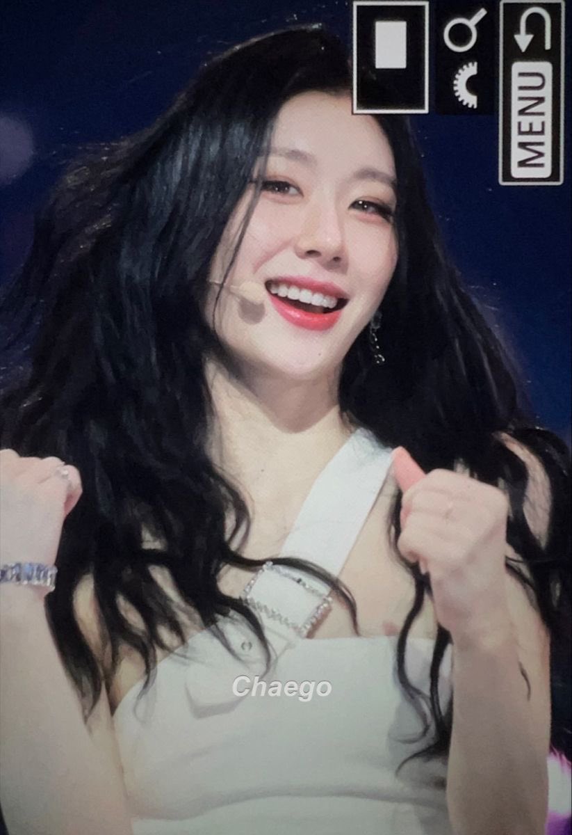 Foto terbaru Chaeryeong (ITZY)