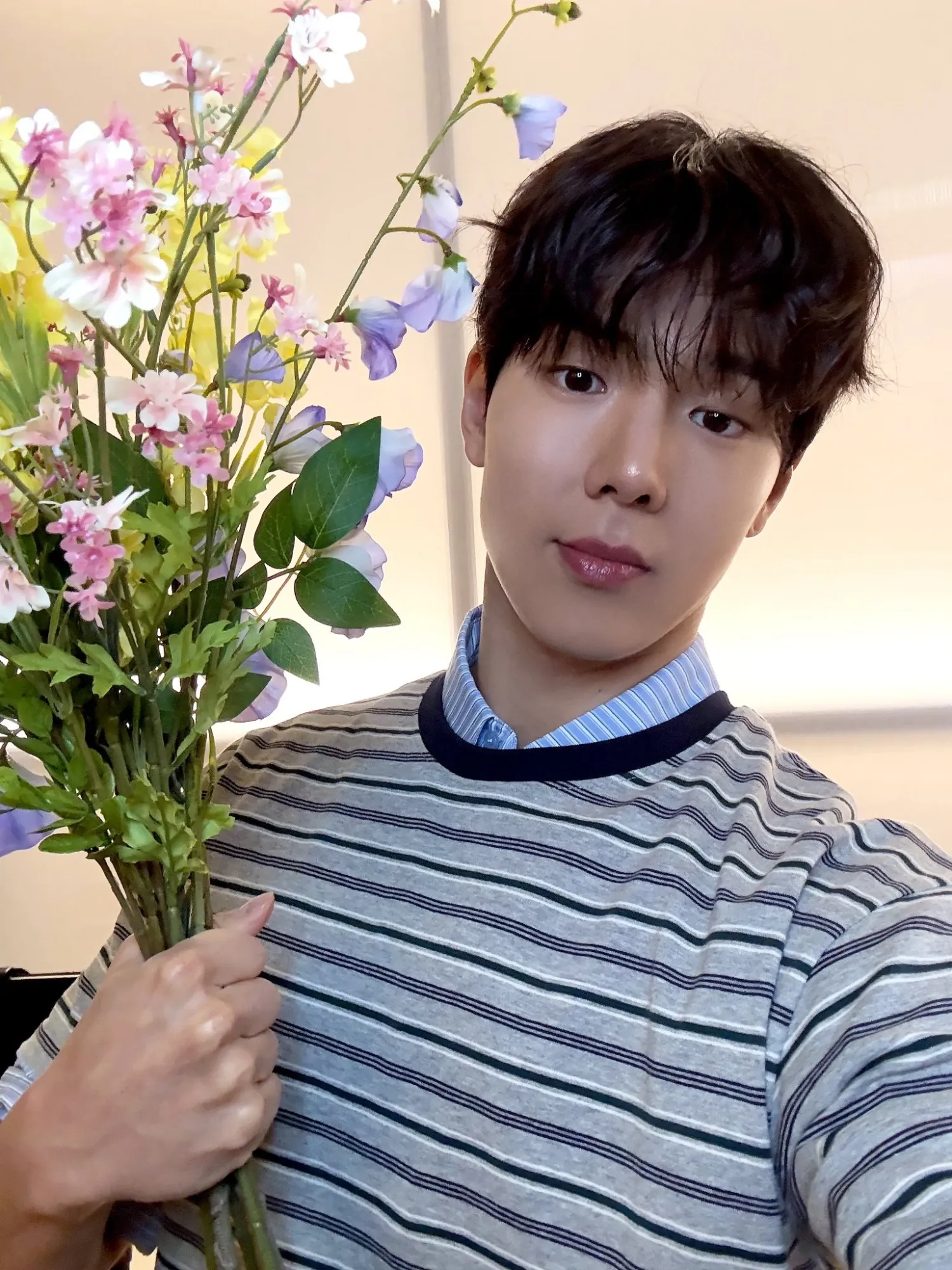 Recent activity shot of Shownu (MONSTA X)