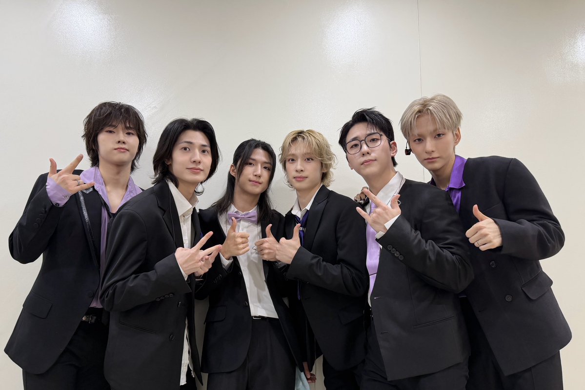 A moment captured by Xdinary Heroes's fan