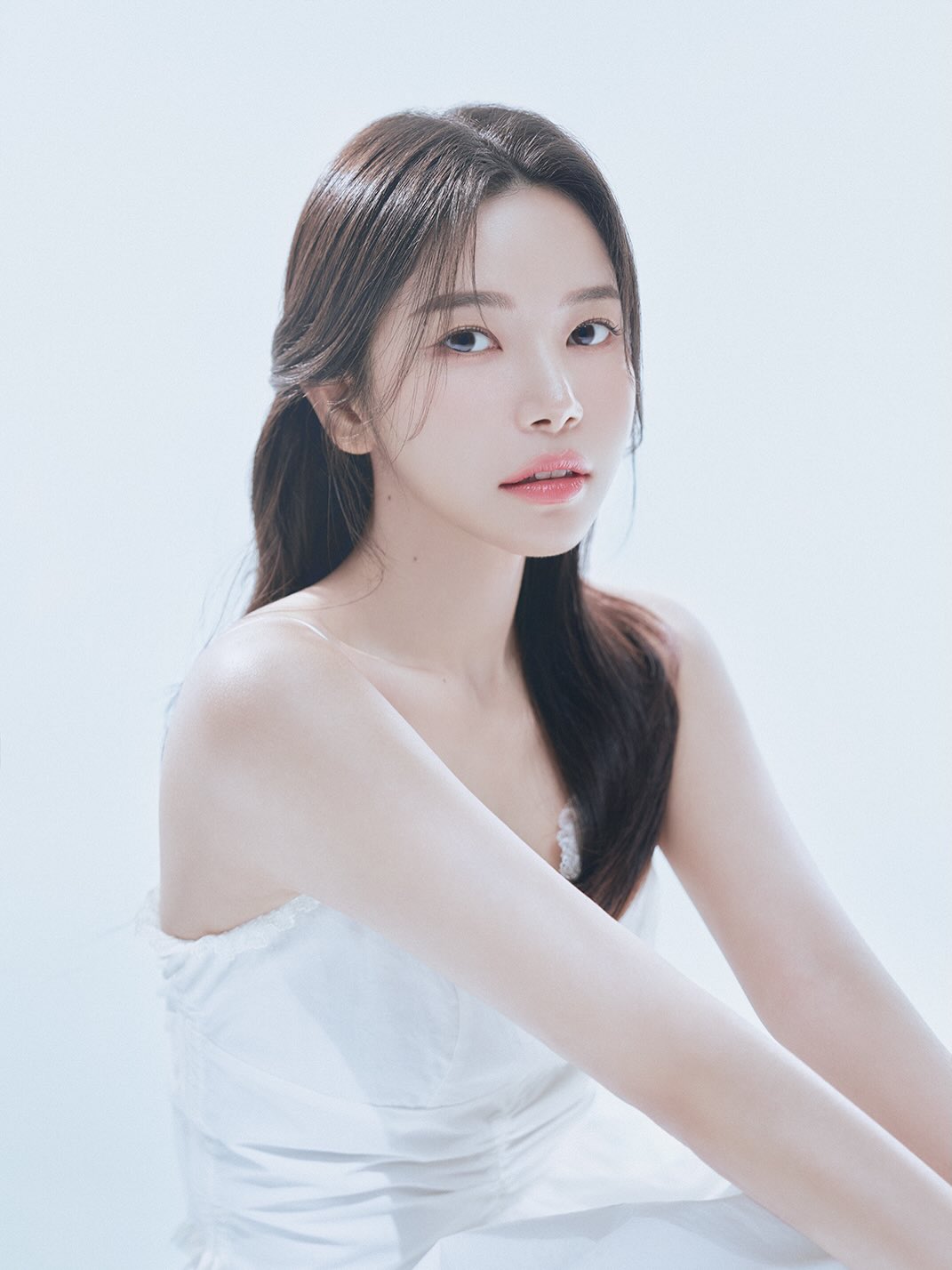 Latest photo of Solar (MAMAMOO)