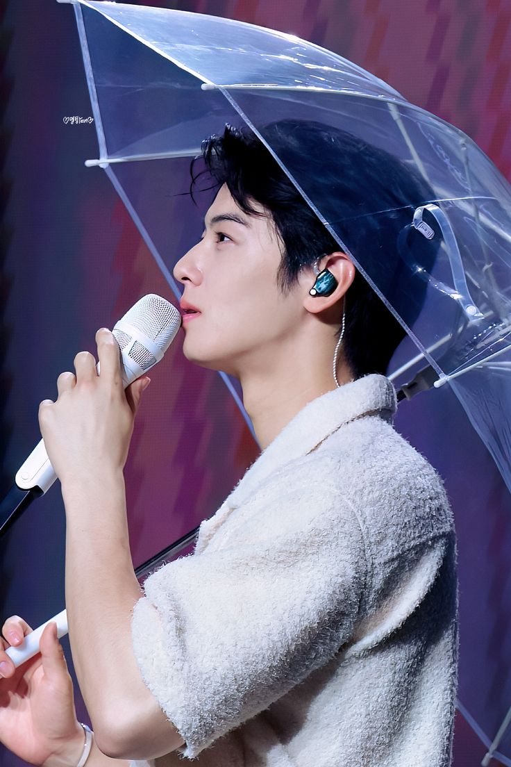 Recent activity shot of Eunwoo (ASTRO)