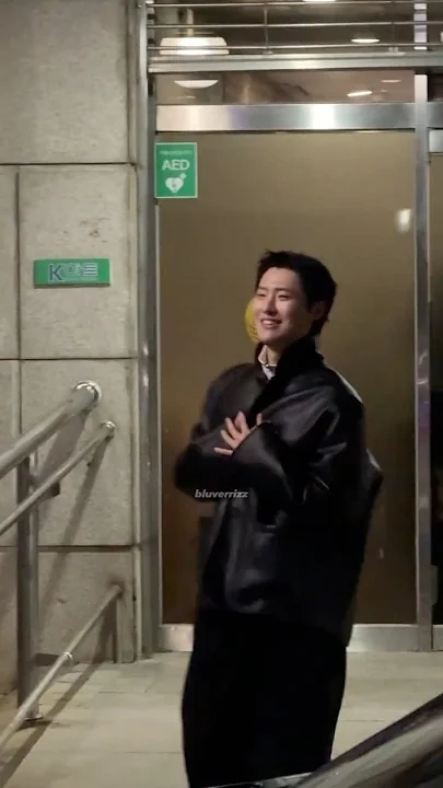 Behind-the-scenes cut of WOODZ