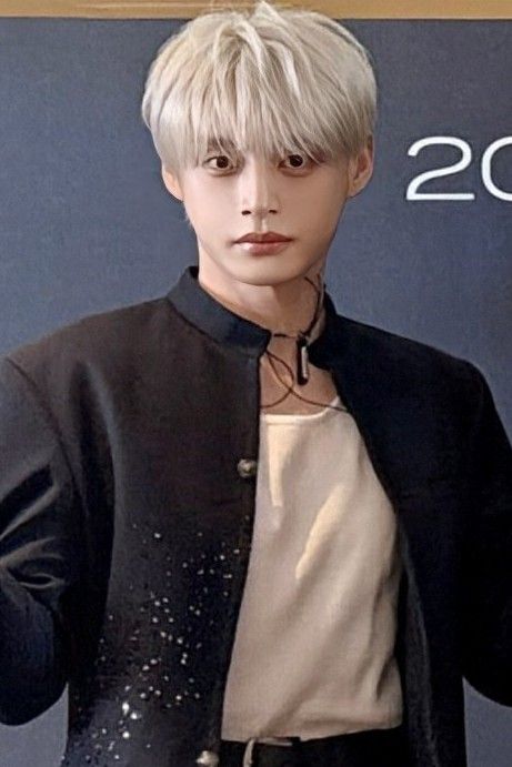 Latest photo of Kim Jiwoong (ZEROBASEONE)