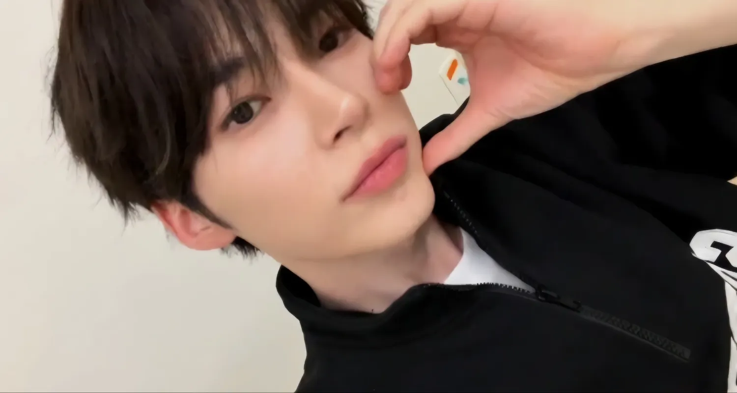 Behind-the-scenes cut of Sung Hanbin (ZEROBASEONE)