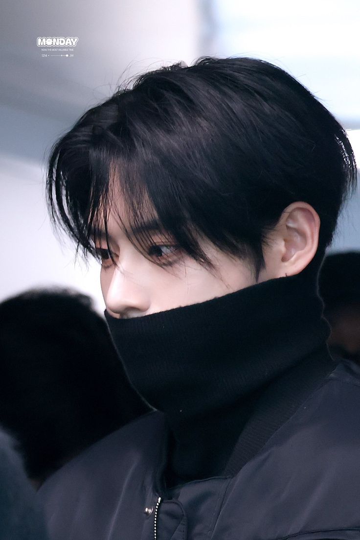 Recent activity shot of Kim Jiwoong (ZEROBASEONE)