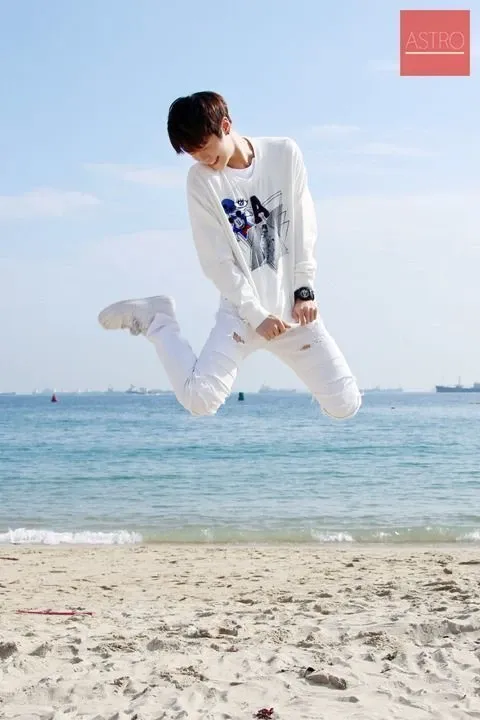 Latest photo of Moonbin (ASTRO)