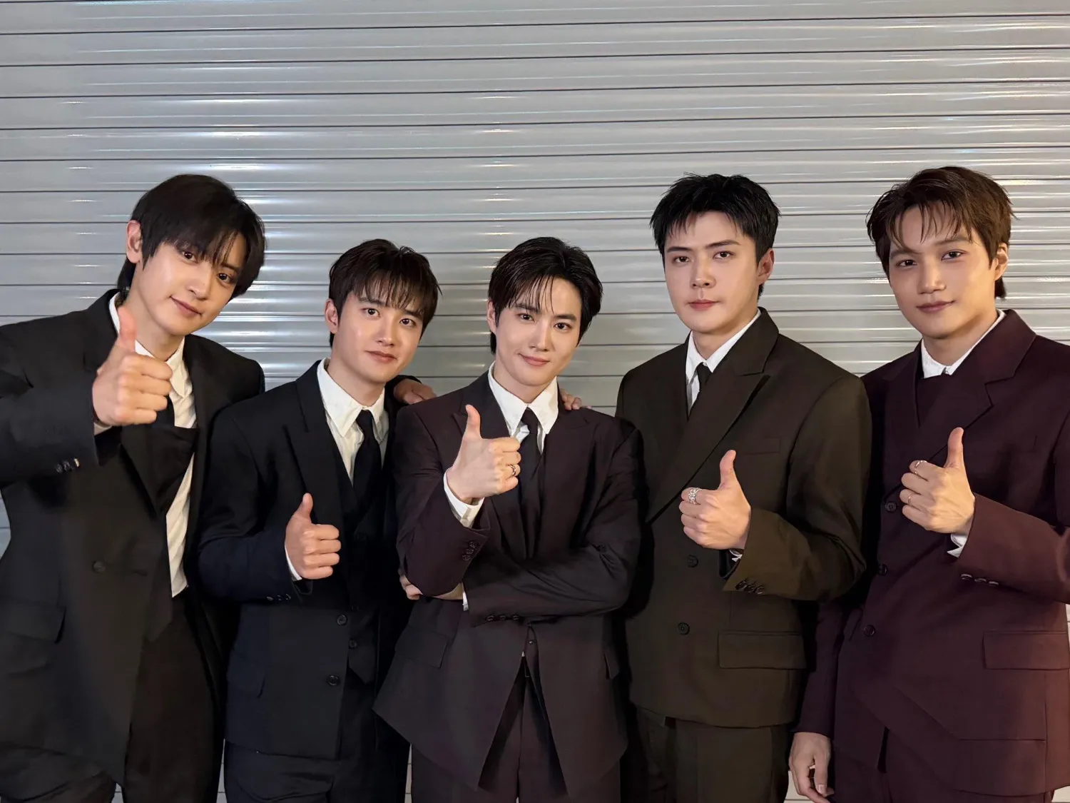 Behind-the-scenes cut of EXO