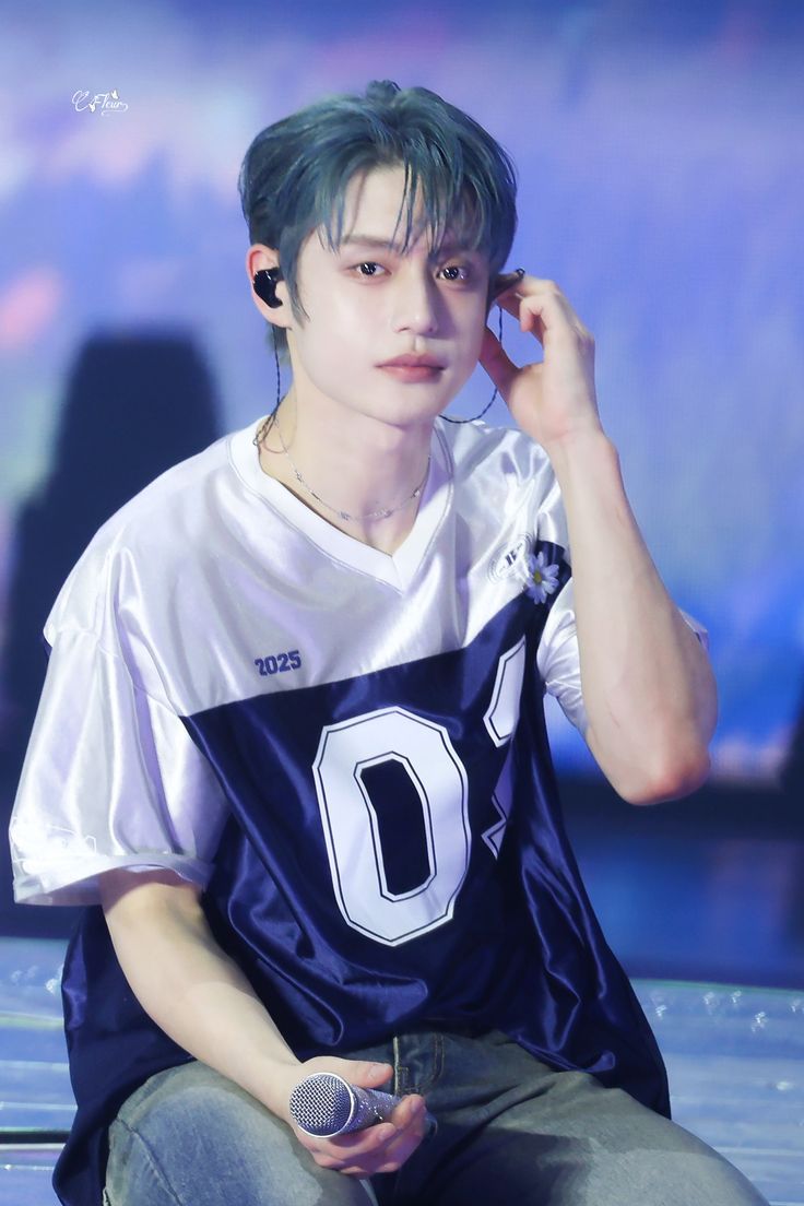 Recent activity shot of Kim Jiwoong (ZEROBASEONE)