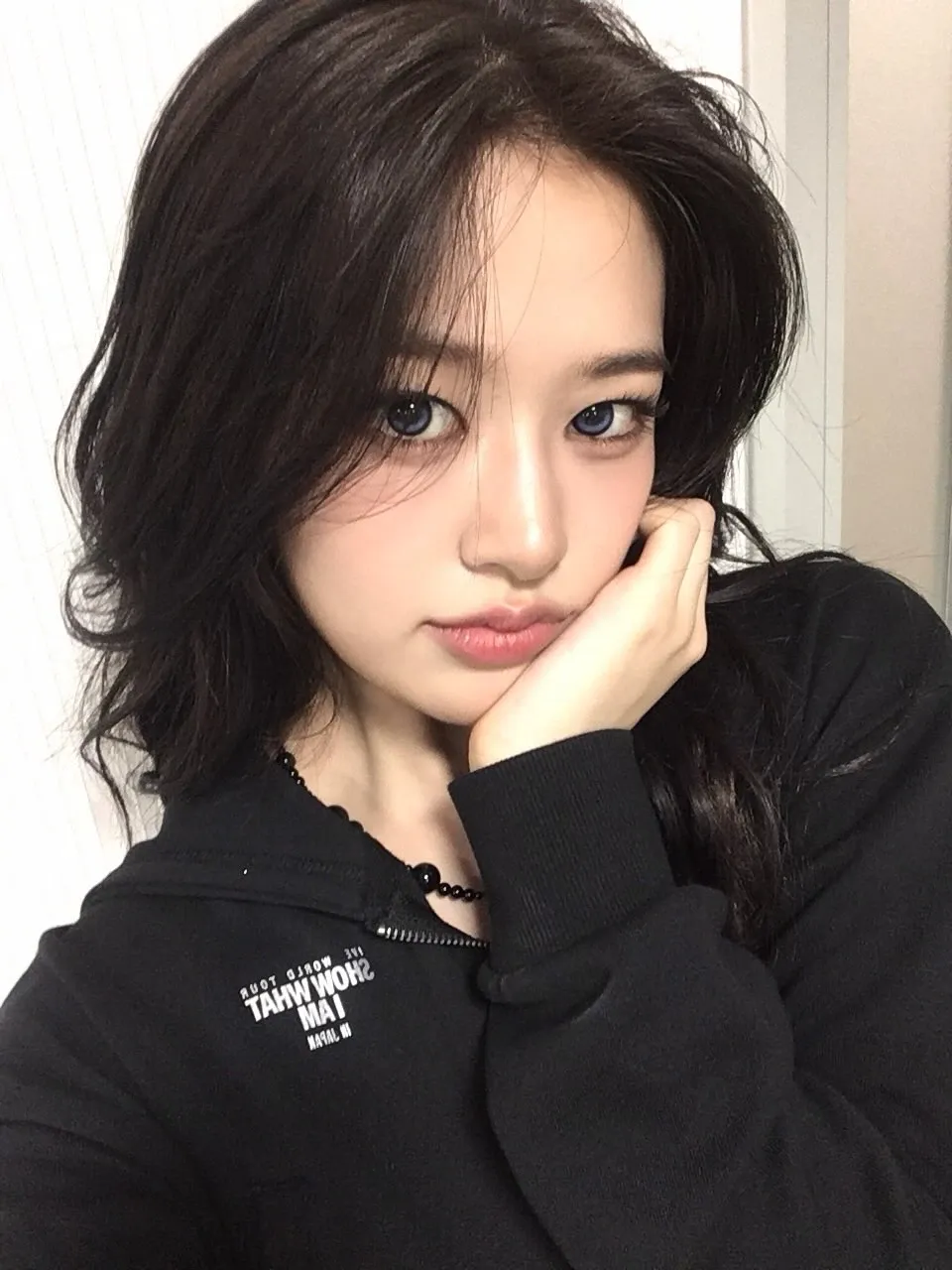 Behind-the-scenes cut of An Yujin (IVE)