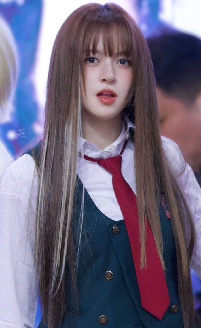 Recent activity shot of LILY (NMIXX)