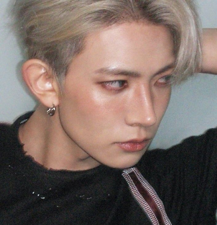 Latest photo of Heeseung (ENHYPEN)