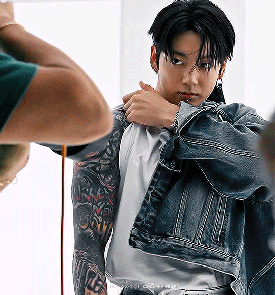 Foto aktivitas terbaru Jungkook (BTS)