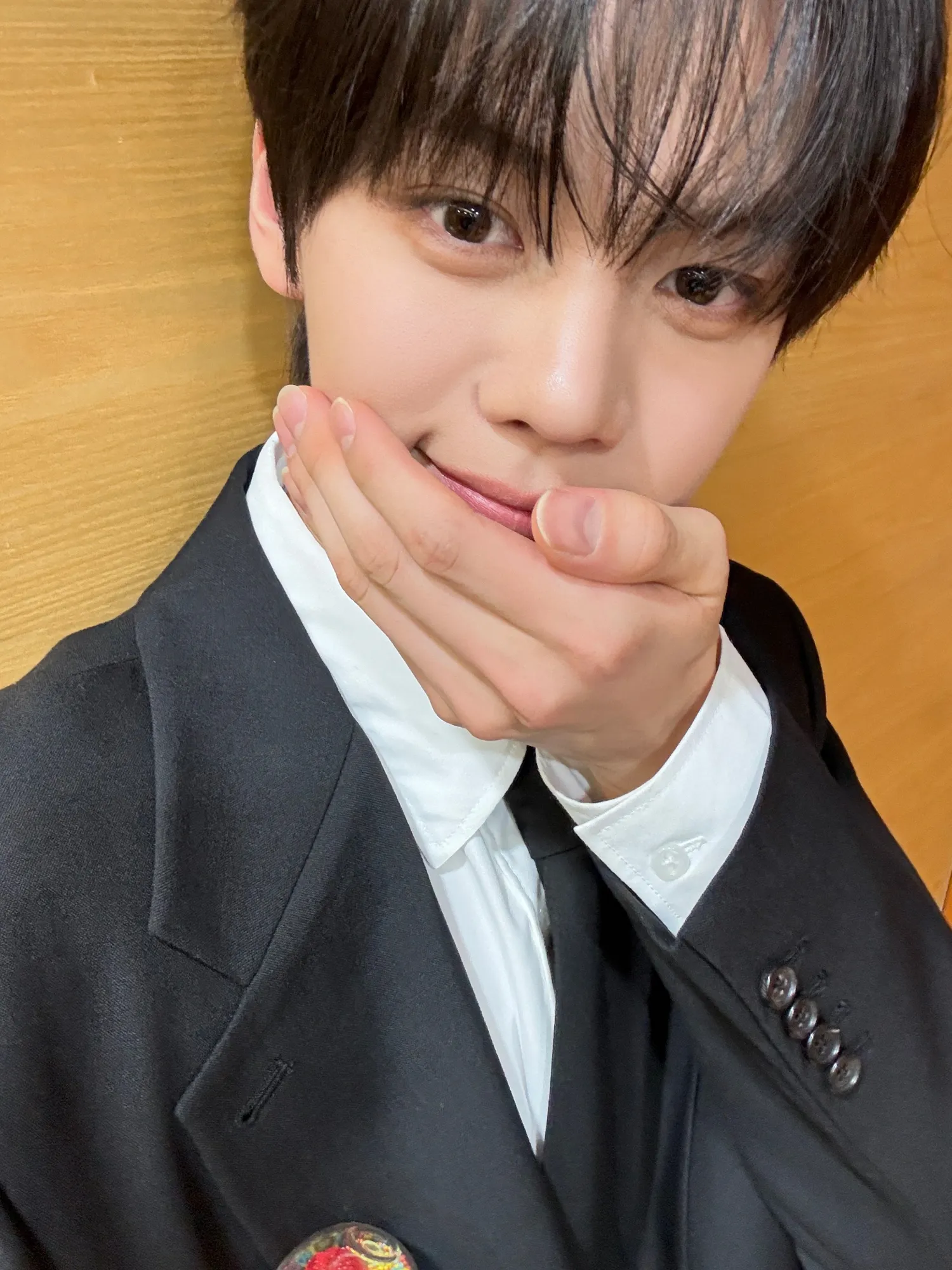 A moment captured by Kim Gyuvin's fan